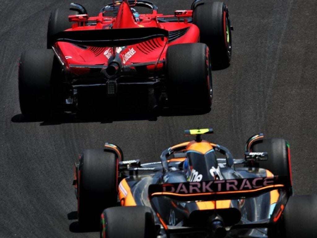 McLaren and Ferrari (Credits: Racingnews365.com)