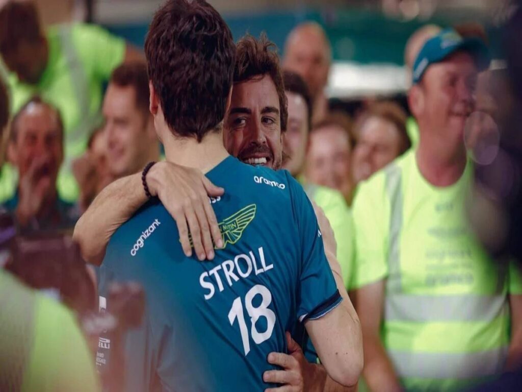 Fernando Alonso hugs Lance Stroll (image via Estadio Deportivo)