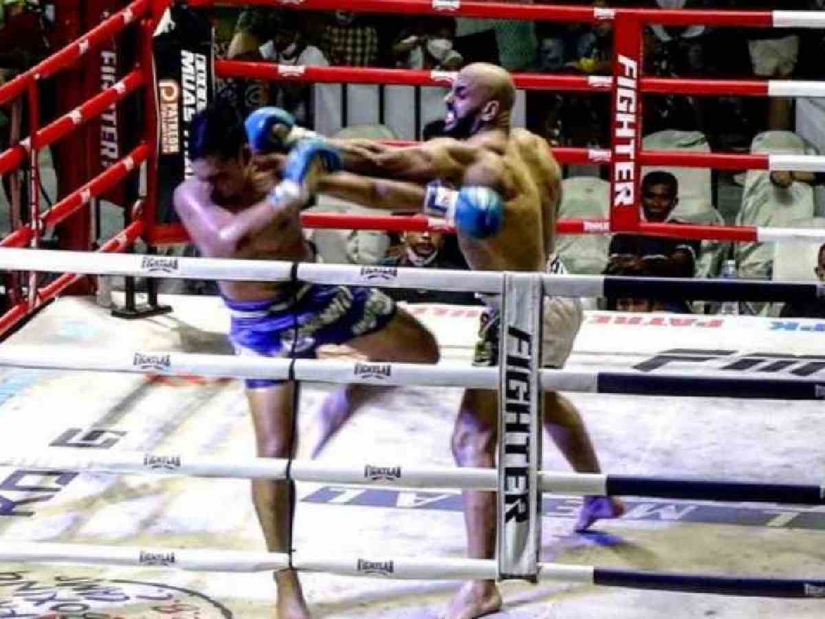 Yassine Chueko during a fight in Thailand 