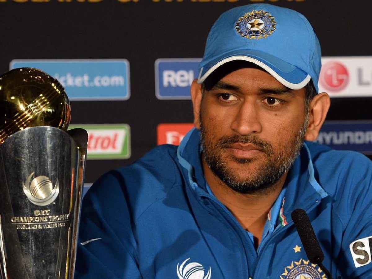 “He is eating all the chakna”-  Fans react to old video of MS Dhoni and his friends hanging out together