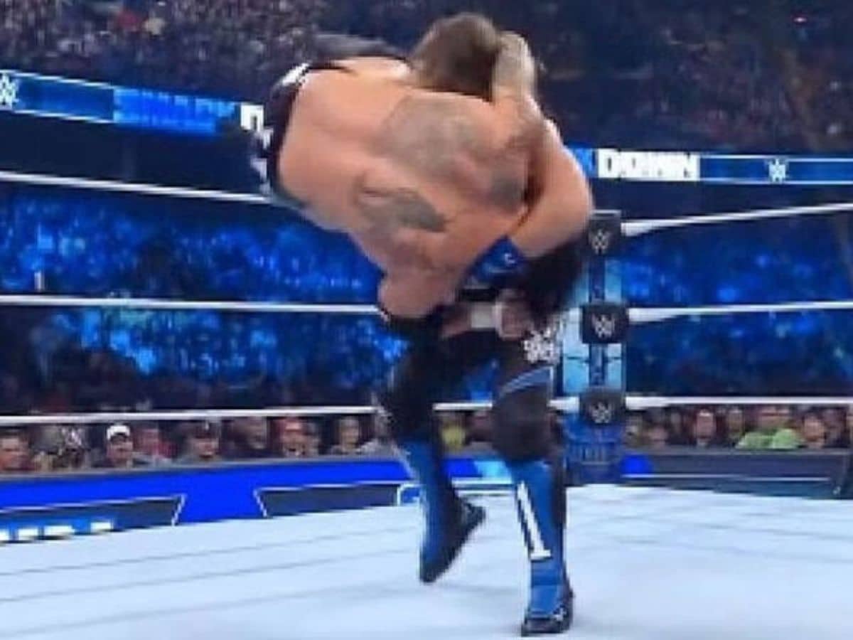 WATCH: Major botch by wrestling veteran on SmackDown that you might have missed 