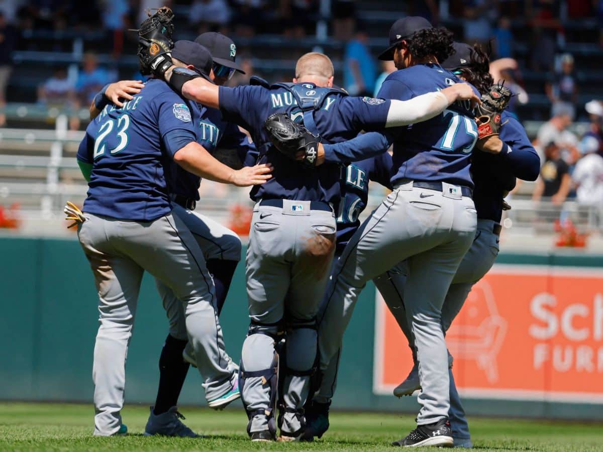 WATCH: Seattle Mariners CRUSH Kansas City Royals with 7 home runs in 15-2 rout