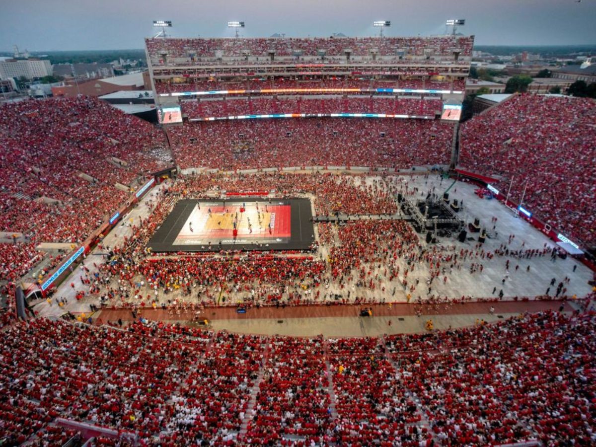 Nebraska volleyball SHATTERS women's sports attendance record with 92,003 spectators at Lincoln Memorial Stadium 1 Volleyball
