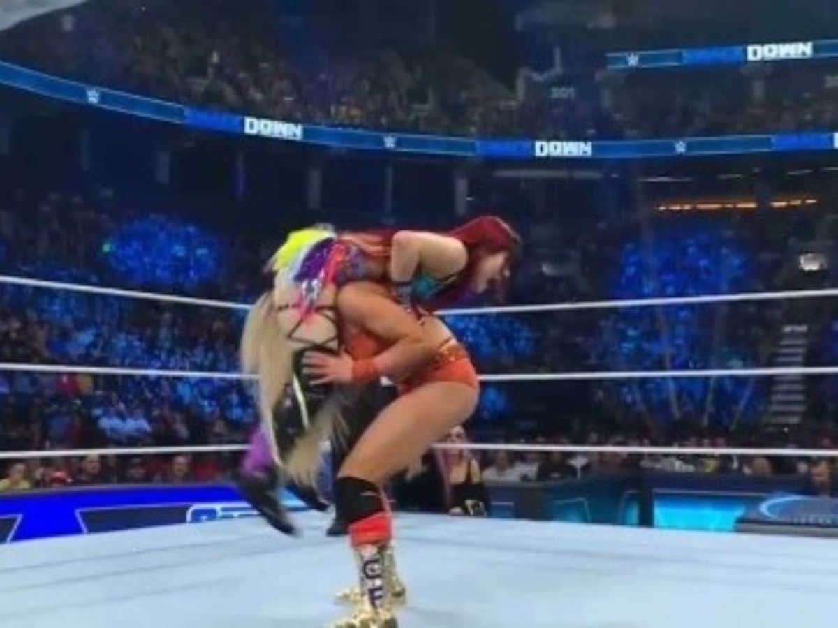 WATCH: Major botch by WWE Women’s Champion on SmackDown you might have missed