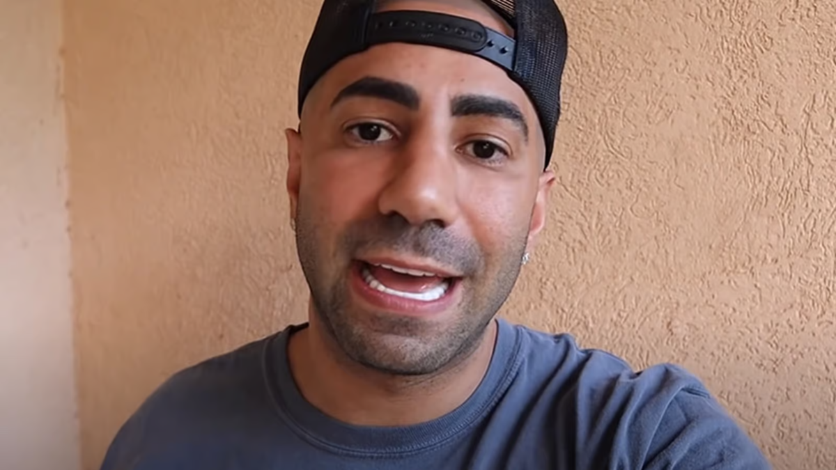 "Say Sorry," Fousey ASSAULTS Adin Ross's friend N3on for burping on his face