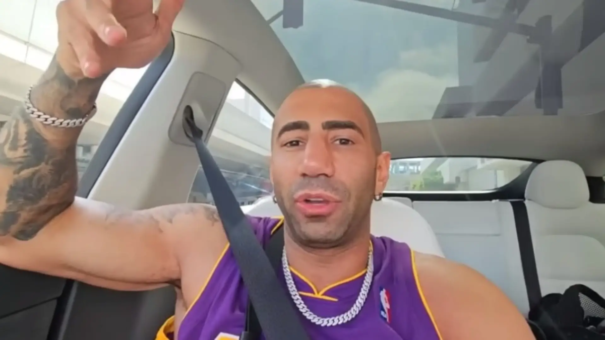 "Five fingers to the face!" Fousey gets into HEATED altercation with N3on and Jack Doherty on livestream during subathon