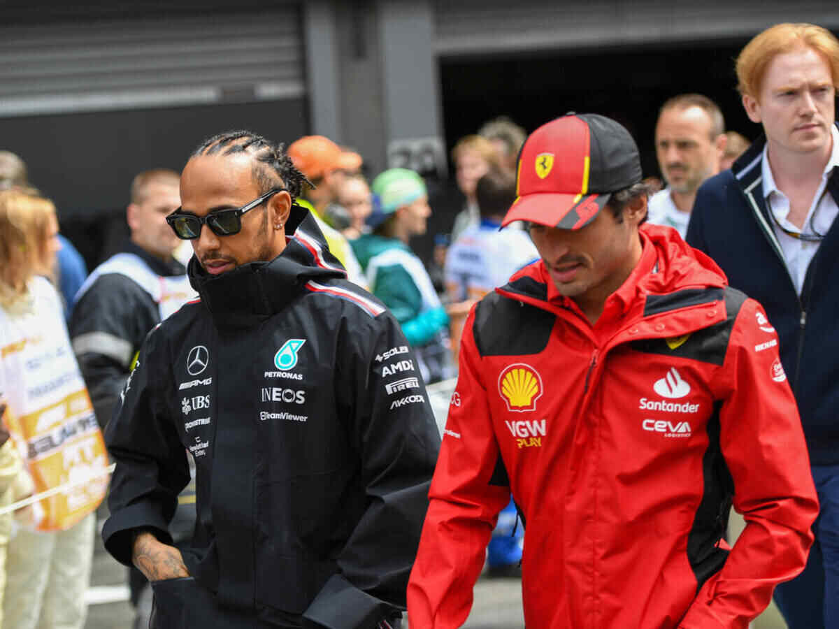 Formel 1 GP Spa Francorchamps/ Belgien. Sonntag, 30.07.2023 Lewis Hamilton und Carlos Sainz; Formel 1 GP Spa Francorcham