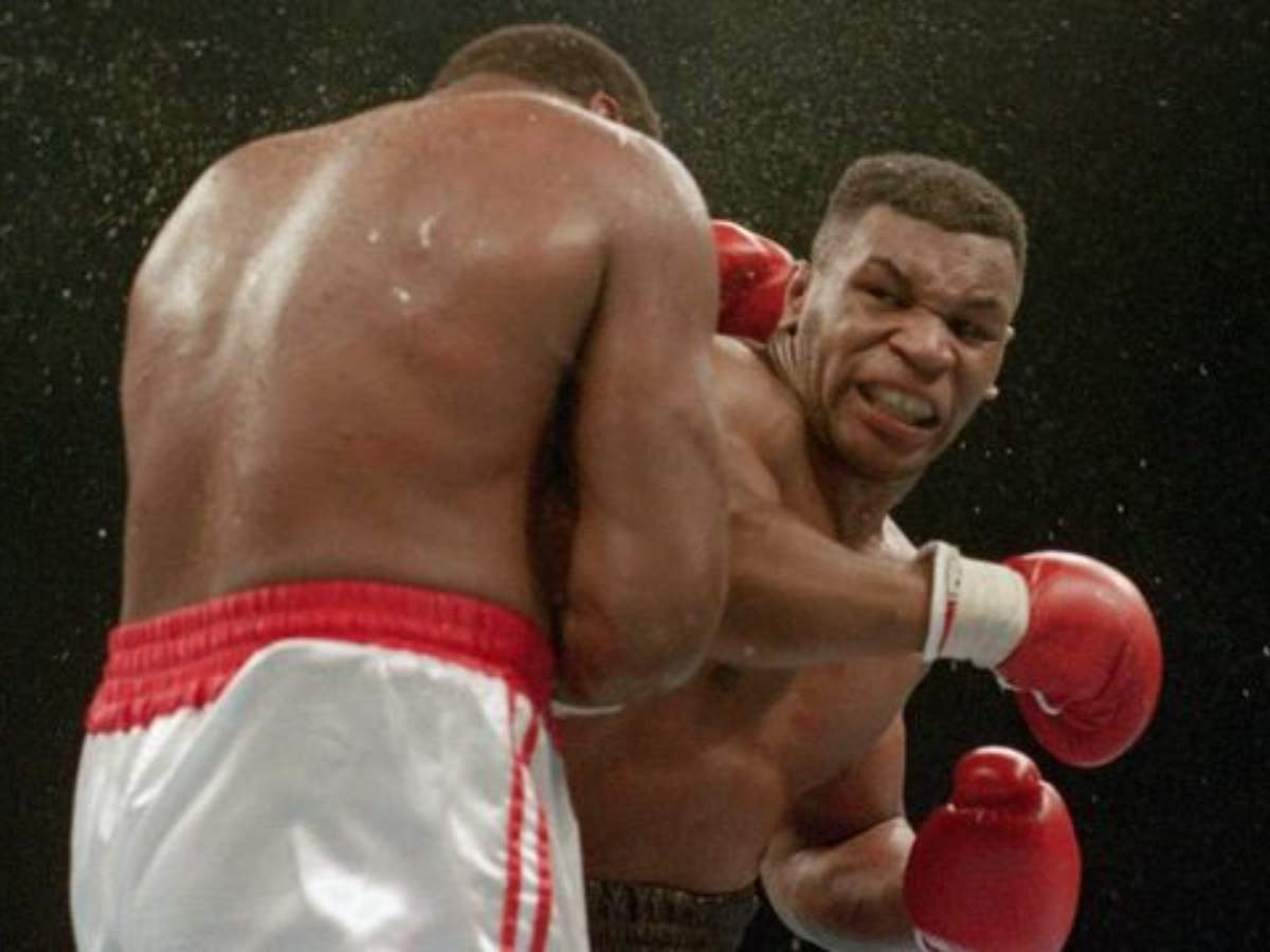 Mike Tyson Vs Larry Holmes 