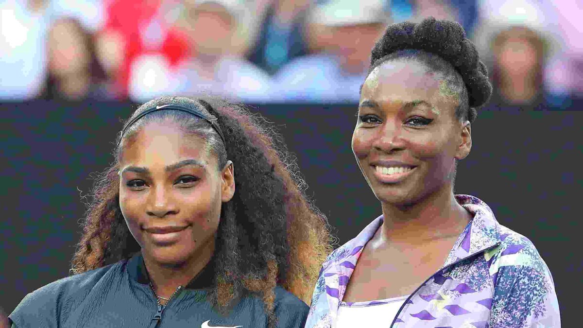 Serena(L) and Venus Williams(R)