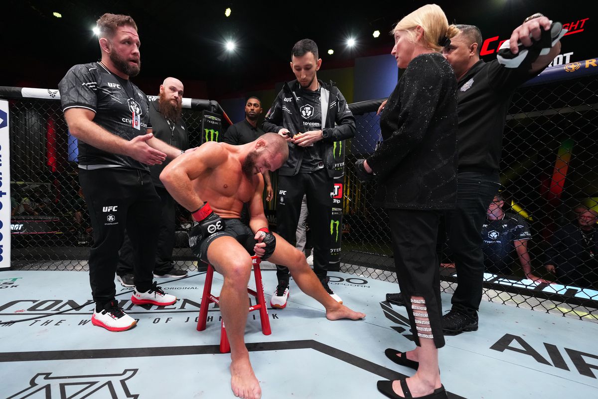 “ACL said SalamAlykom” – Ranked fighter Rafael Fiziev hilariously reacts to devastating injury at UFC Vegas 79