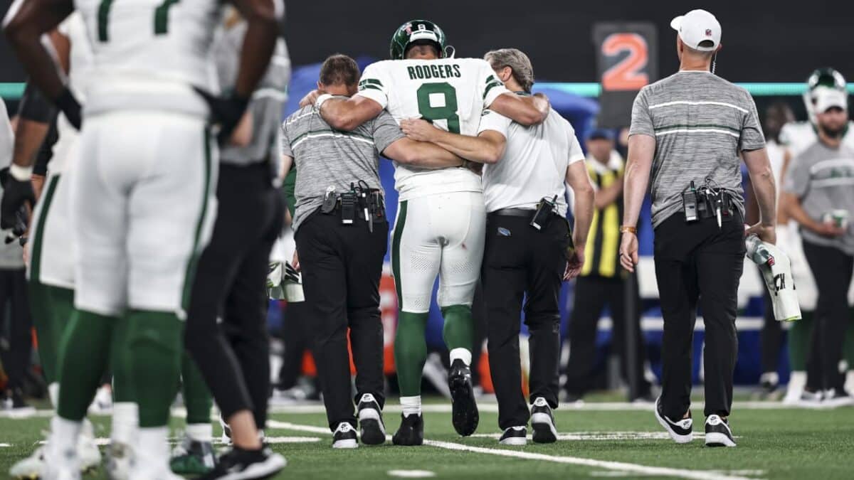 “I’d be shocked if…,” HC Robert Saleh has major concerns on Aaron Rodgers’ future with Jets after the devastating season-ending injury
