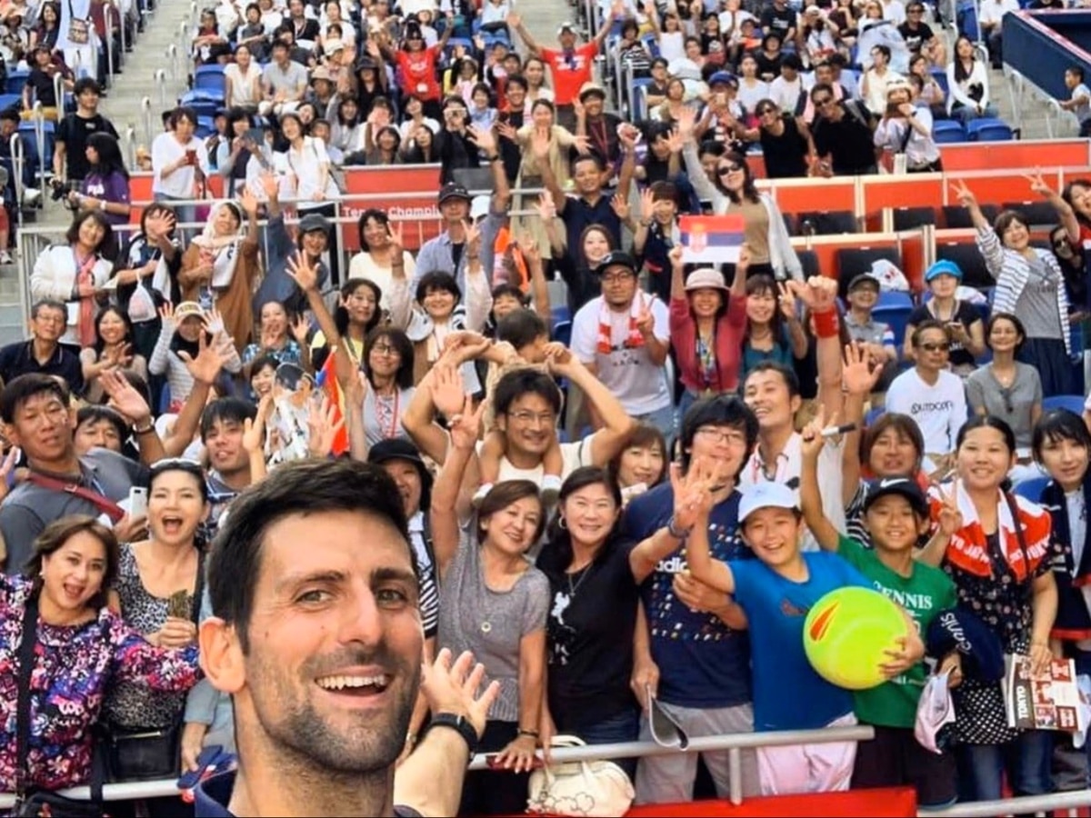 Novak Djokovic with fans (Credits: Twitter)