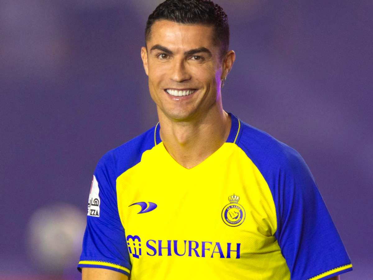 Cristiano Ronaldo signes Al Nassr for a massive $207 million per season deal. (Source: Sporting News)