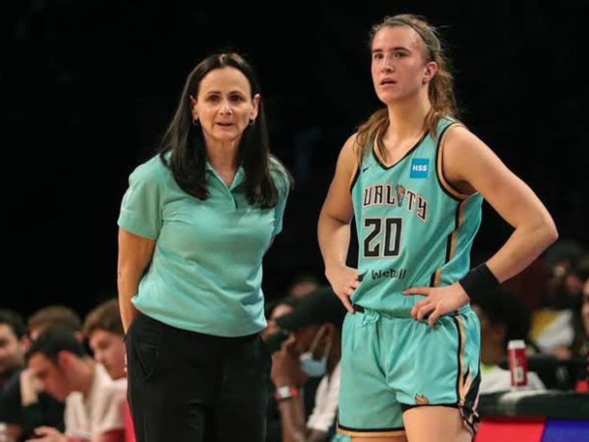 “Common WNBA cringe” – NBA fans BRUTALLY roast Liberty coach Sandy Brondello for trolling Knicks, Nets, Jets and Giants