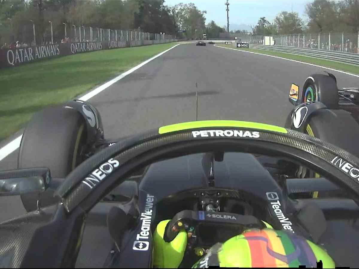 Lewis Hamilton battling with Oscar Piastri at the Italian GP (Credits @F1/Twitter)