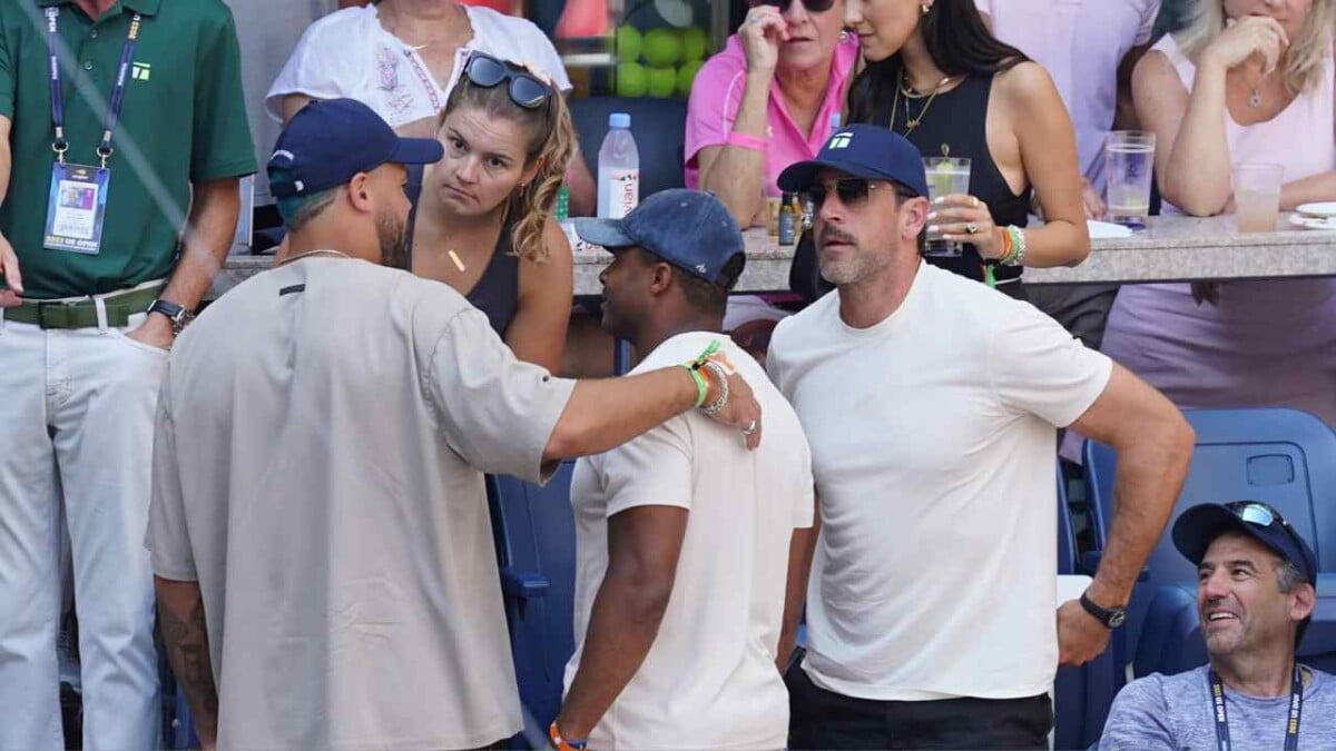 Aaron Rodgers with C.J. Uzomah and Randall Cobb