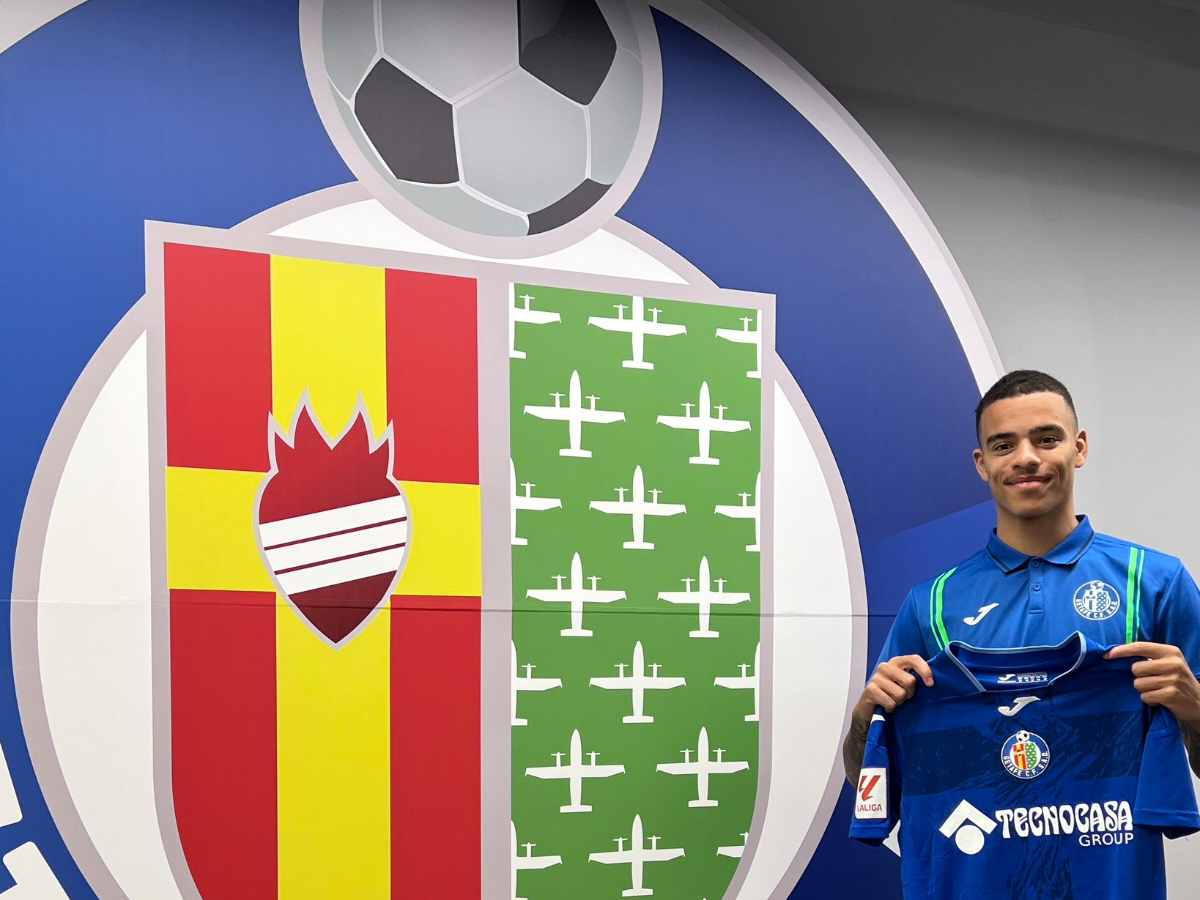 “UK babes won’t like this”- Mason Greenwood’s girlfriend’s ‘Daddy’ jersey post leaves Twitter in frenzy after controversial Getafe move