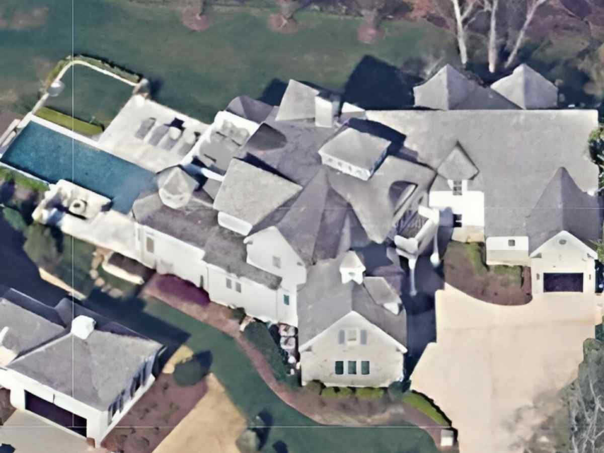 Arial view of Christopher Bell's house. Image via: Virtualglobetrotting.com