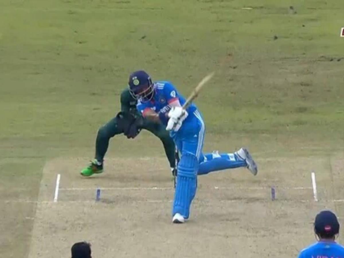 “That six is fire”- KL Rahul breaks internet after smashing beautiful SIX against Shadab Khan during India’s match against Pakistan