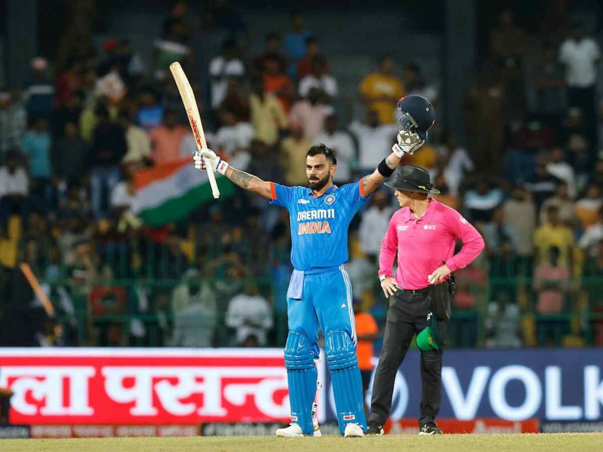 “King Size Century”- Netizens go berserk as Virat Kohli mercilessly feasts on Pakistan bowlers to slam 77th international century