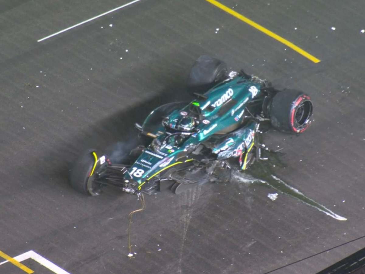 Lance Stroll crashes out during Singapore GP Qualifying (Credits: @Autosport/Twitter)