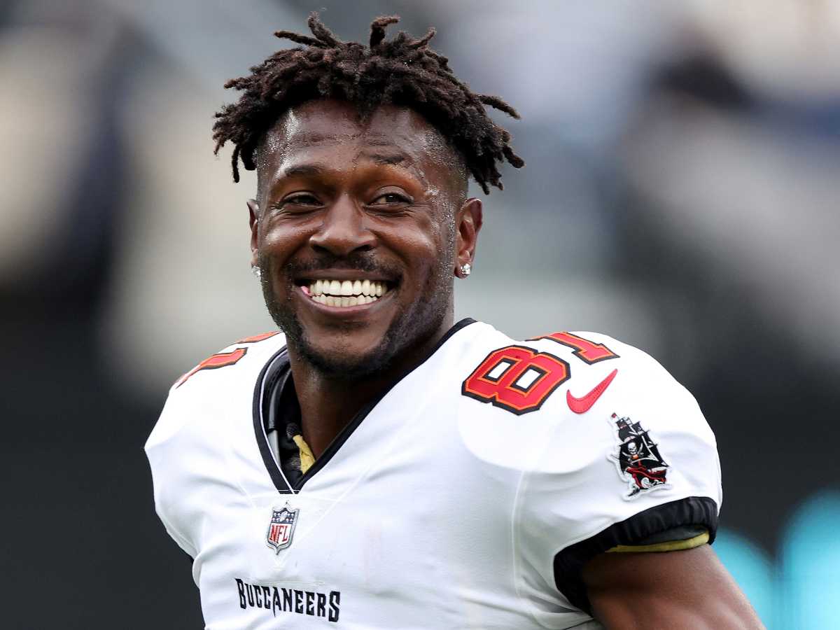 Antonio Brown in Tampa Bay Buccaneers uniform