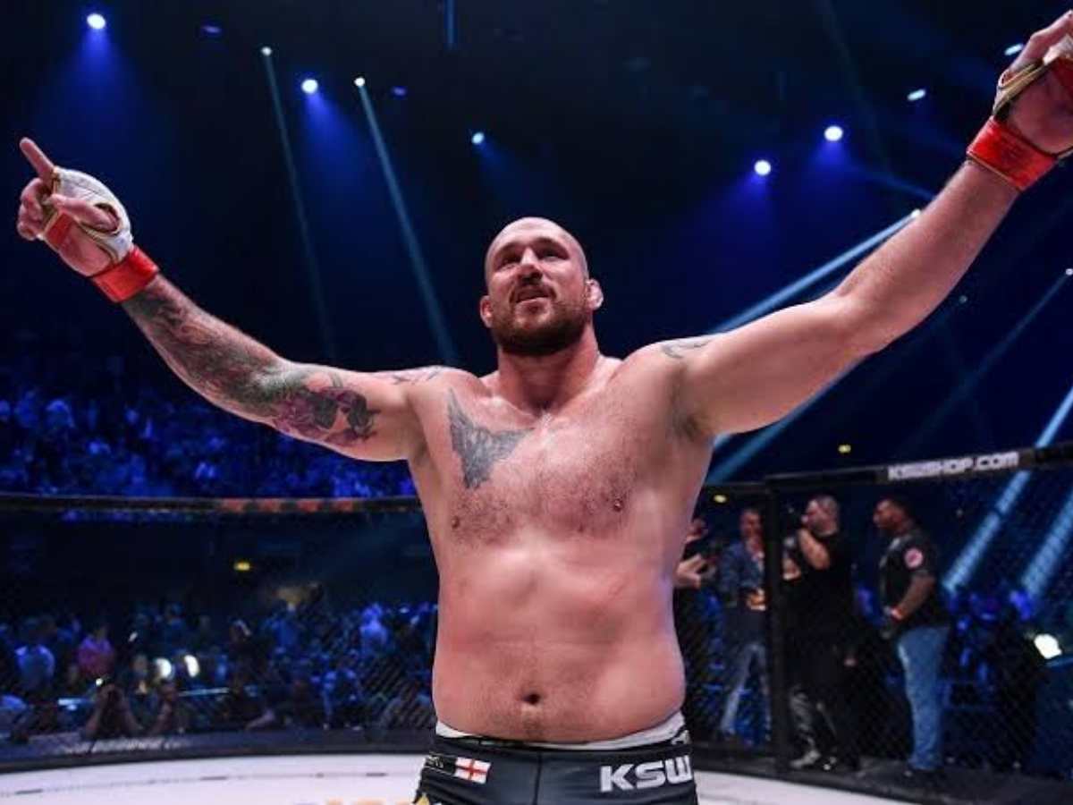 Phil de Fries in his fight against Tomasz Narkun |at KSW 57vin an MMA fight