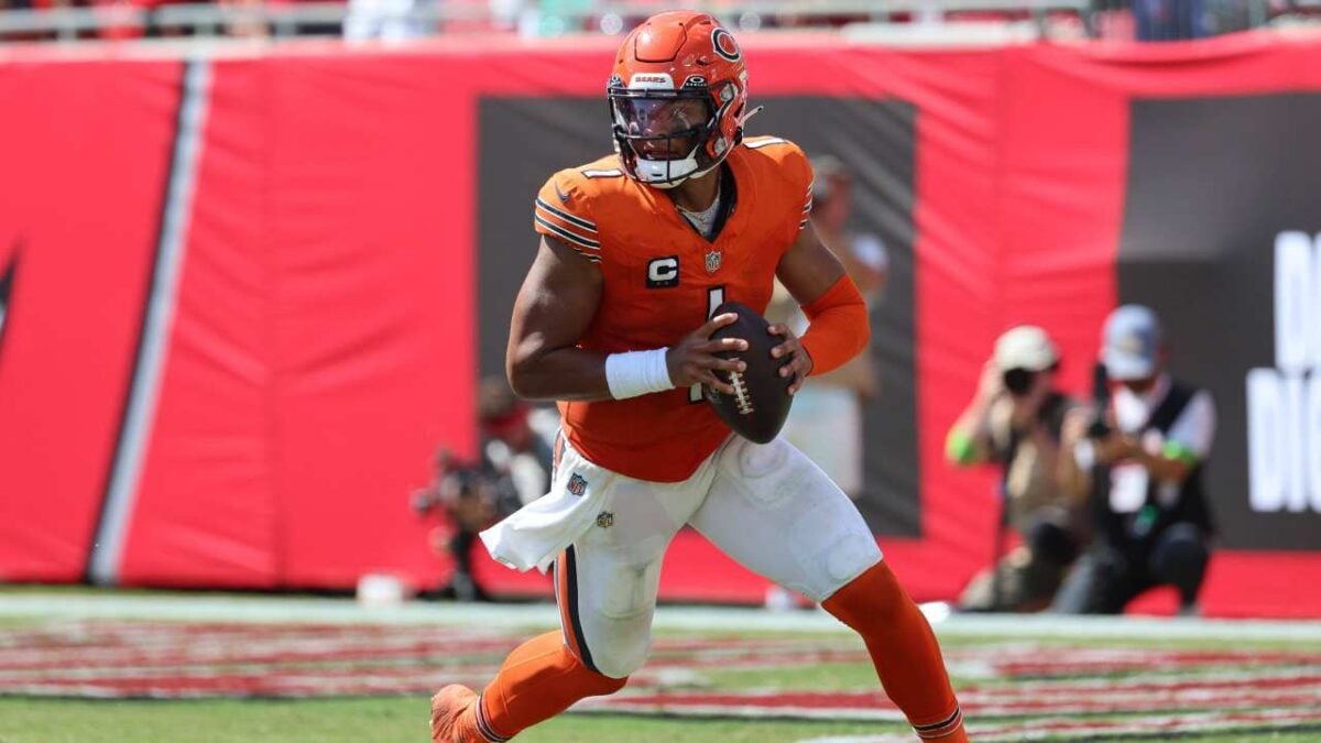 “I can play better!” Bears QB Justin Fields clarifies that he wasn’t blaming the coaches in viral comments amid team’s poor run
