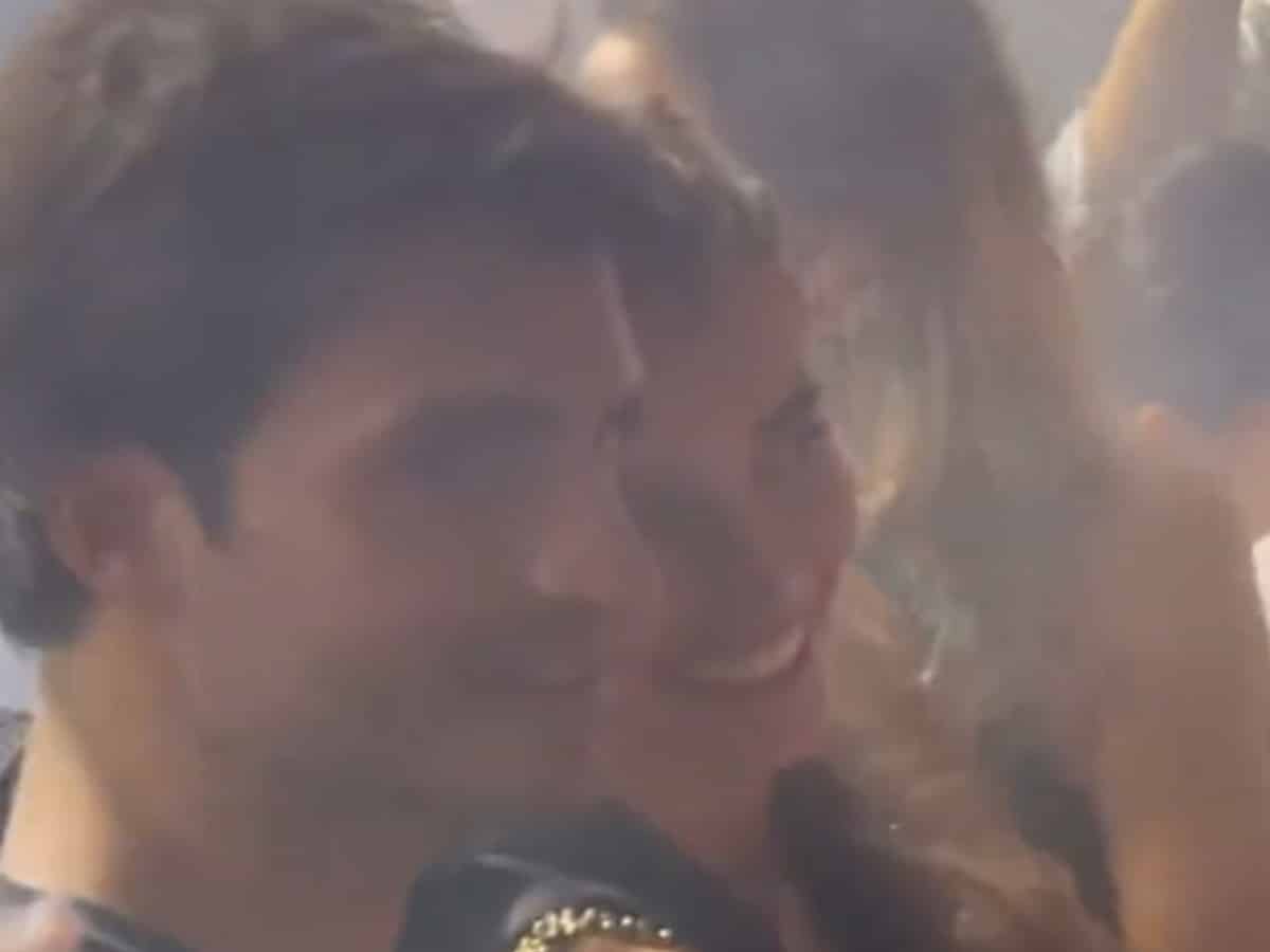 WATCH: Carlos Sainz celebrates his Singapore GP win with his girlfriend Rebecca Donaldson at a nightclub in the city-state