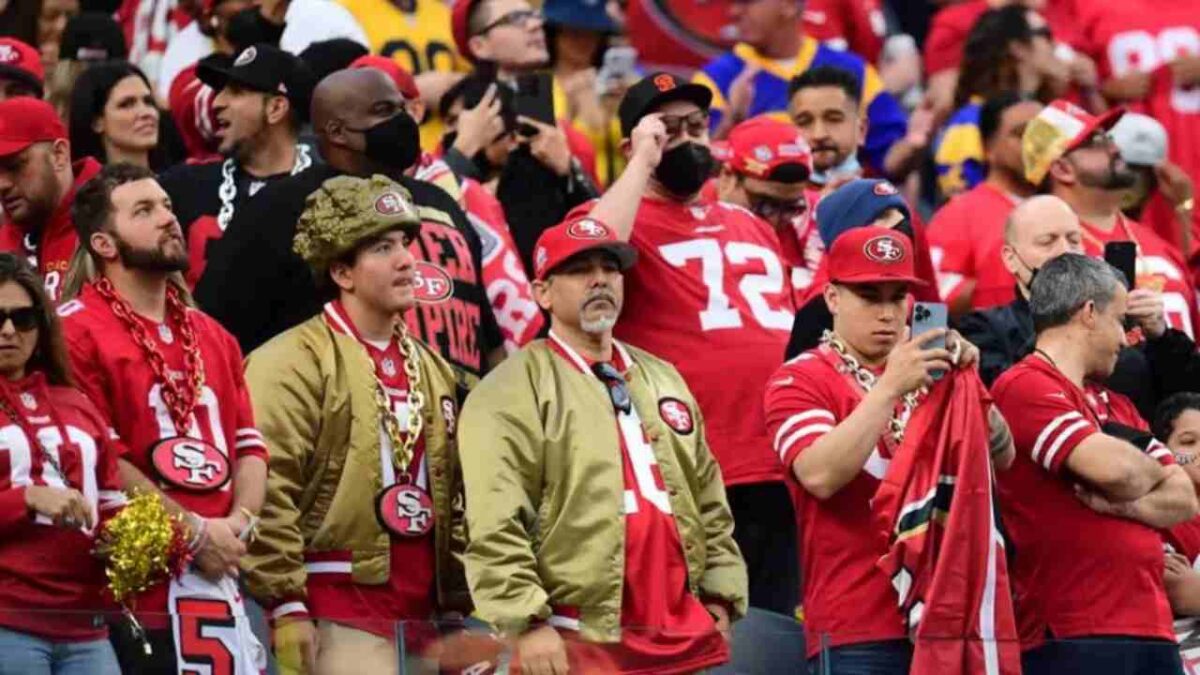 WATCH: “Worst fans in the NFL!” – 49ers fan pulls a woman’s hair and kicks a rival fan as HUGE fight breaks down during 49ers-Giants game
