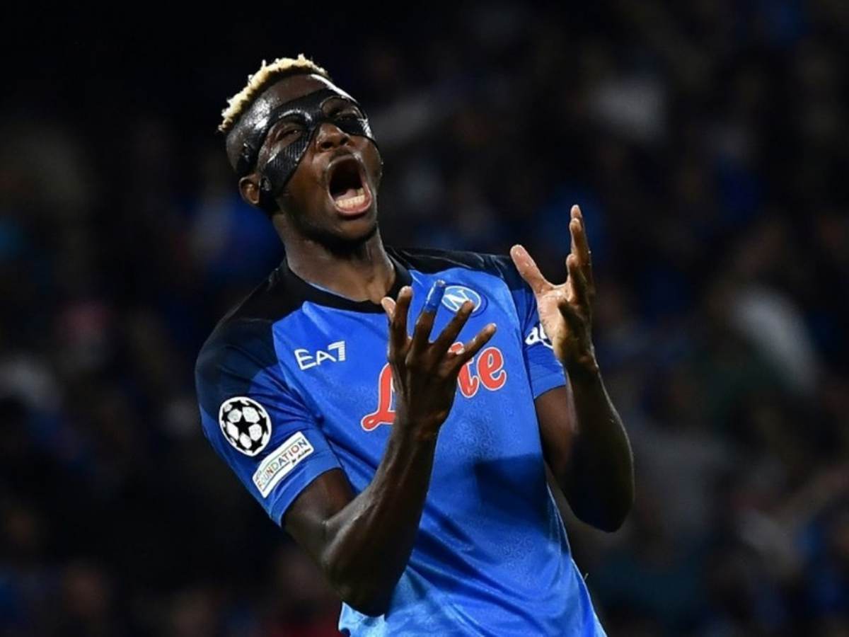 WATCH: “No need to do your teammates dirty”- Victor Osimhen ignores teammates after fall out with Napoli over TikTok video