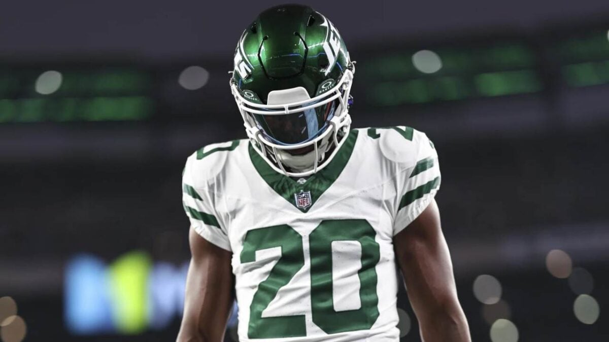 “Not a good look for the team!” – RB Breece Hall liking a tweet criticizing QB Zach Wilson has Jets fans concerned about the team’s camaraderie
