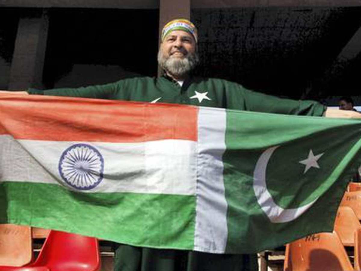 “I was never detained for questioning in the airport,” Pakistan superfan Bashir Chacha dismisses fake news after arriving in India