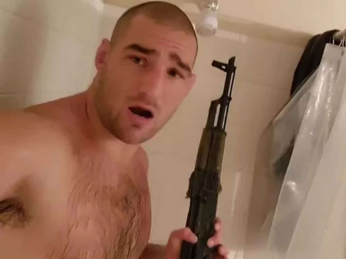 “God bless the 2nd!” – American fighter Sean Strickland goes VIRAL as fans notice fighter’s ‘likely loaded’ weapons decorated all over his wall