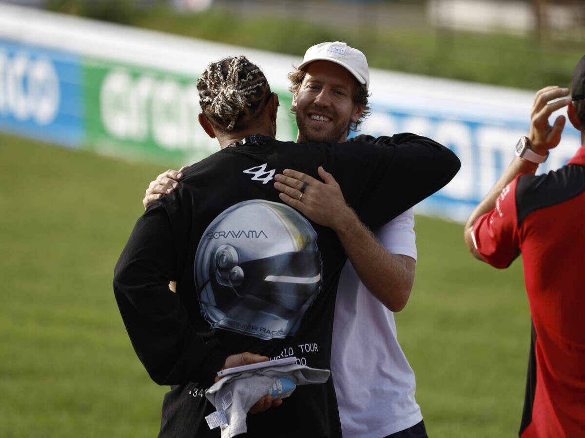 Sebastian Vettel and Lewis Hamilton (via: IMAGO)