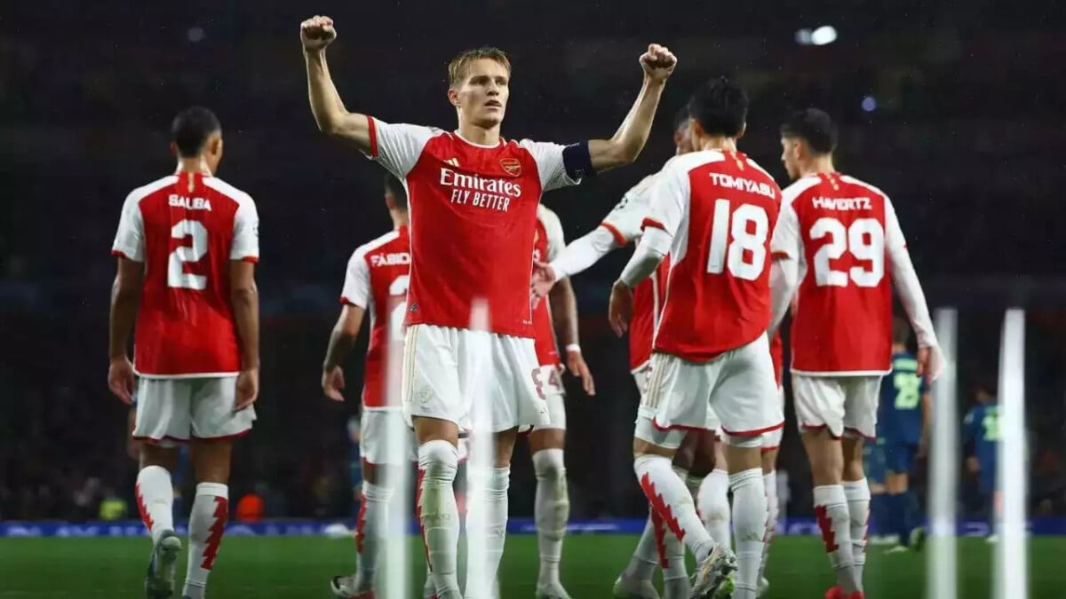 Martin Odegaard scores a thunderous goal in the Champions League match against PSV.