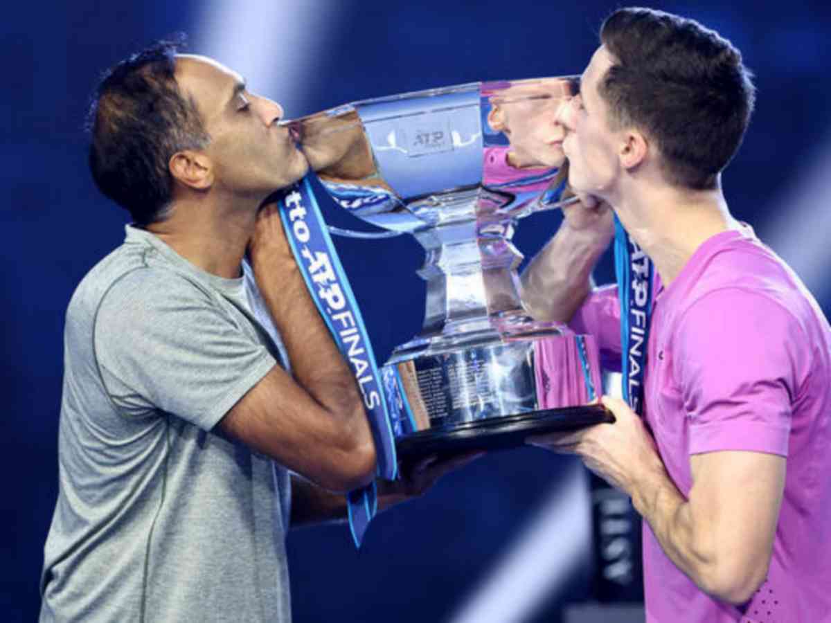 Rajeev Ram and Joe Salisbury celebrating with their ATP doubles trophy on November 20, 2022 (via Imago) 