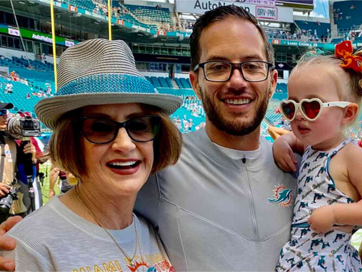 Mike McDaniel with his mom (L) and daughter (R) 