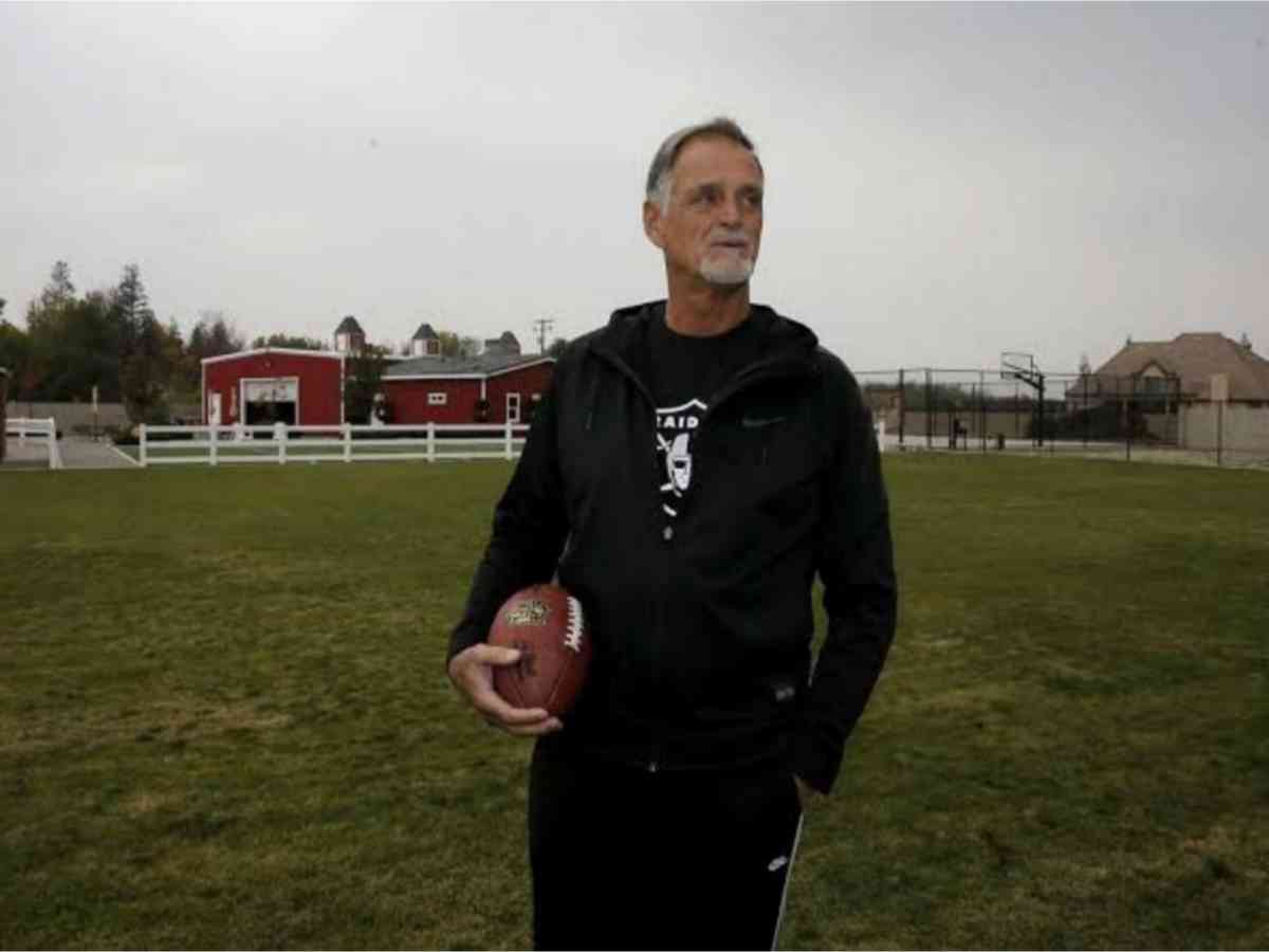 Derek Carr's father Rodger Carr