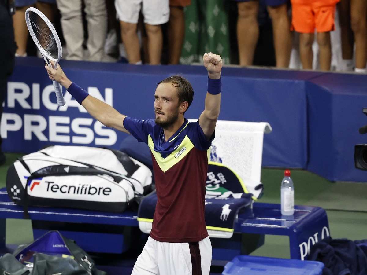 Daniil Medvedev continues his playful banter with US Open crowd as he expresses SHOCK by their ‘respectful’ behavior during showdown against Alex De Minaur