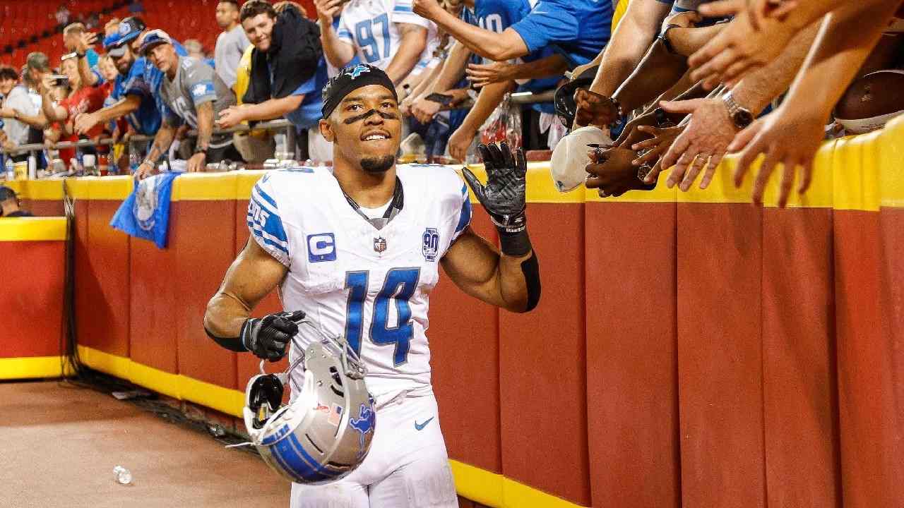 WATCH: “Let the man get his pumps!” – Lions WR Amon-Ra St. Brown’s VULGAR touchdown celebration gets cut midway on broadcast as social media loses its mind on the sequence of events