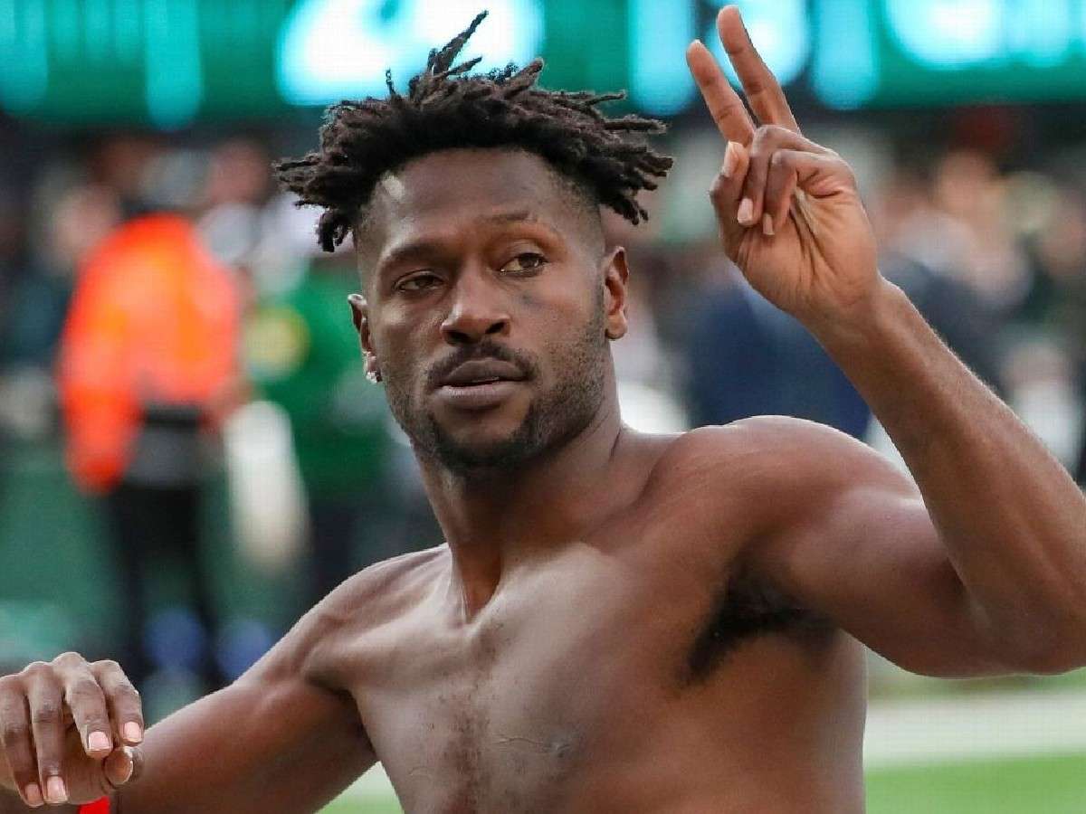 WATCH: Antonio Brown publicly takes his pants off before throwing it away in the crowd only to realize his phone was still in it
