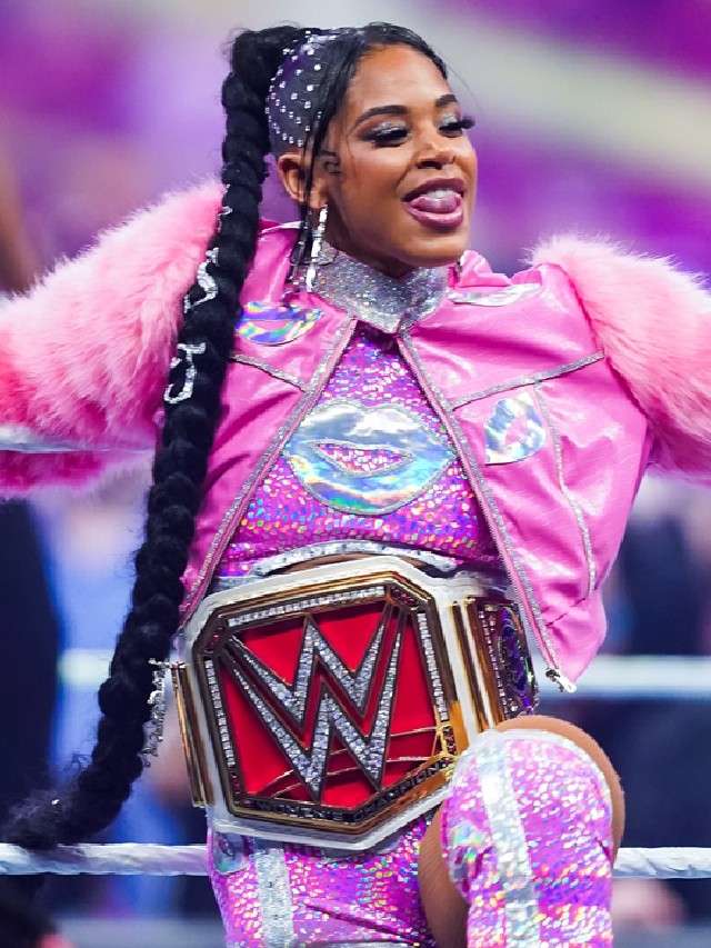 5 WWE Female Wrestlers with Striking Physiques and 5 with Average Looks