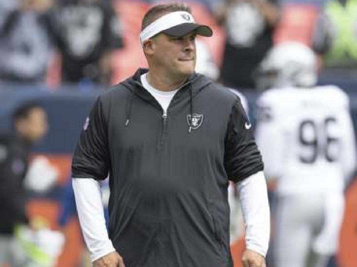 “We f**king won in the 4th quarter!” Raiders HC Josh McDaniels hypes the team up for persevering through adversities during ‘tough’ 17-16 win over the Broncos