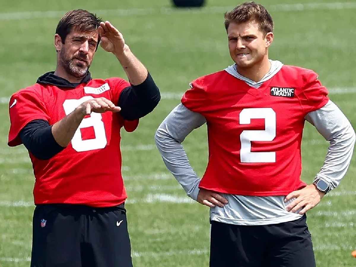 Aaron Rodgers (L) and Zach Wilson (R)