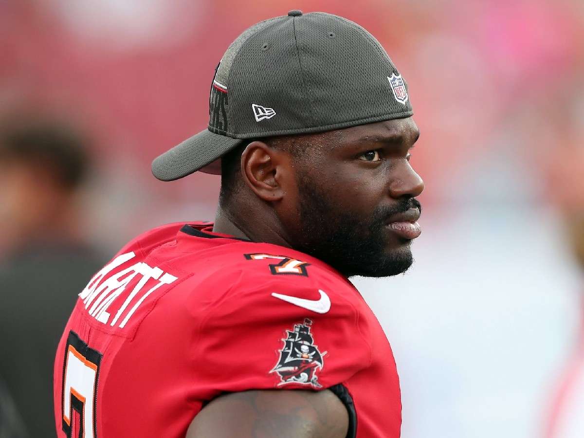 “I wish she was here!” Bucs LB Shaq Barrett dedicates the pick-6 of Justin Fields to late daughter who passed tragically in a drowning accident