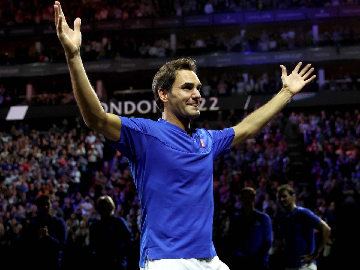 WATCH Roger Federer turns coach for young Canadian players taking them