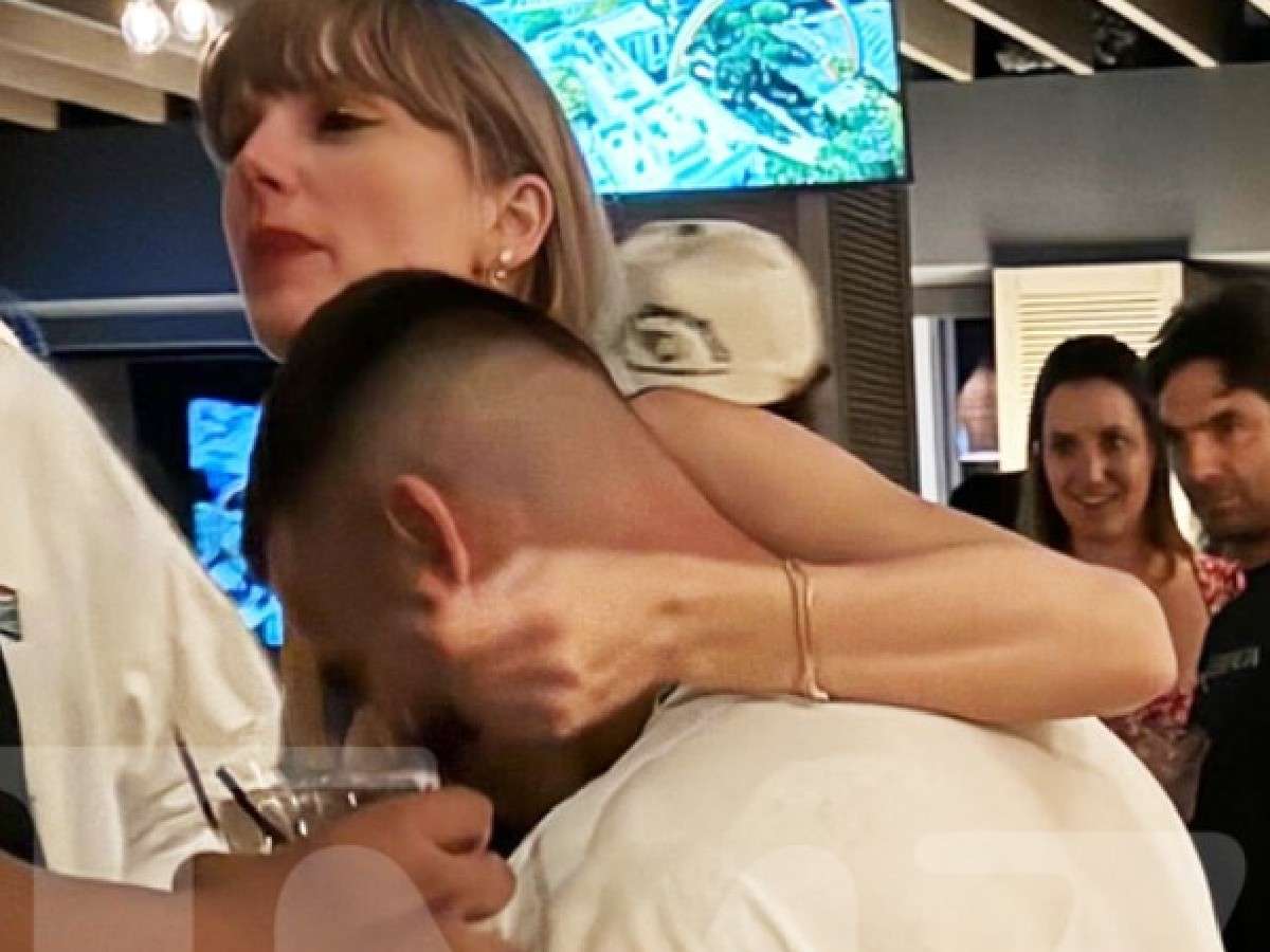 Taylor Swift's premature instinct to meet Travis Kelce's mom early on is a sign she wants to 'force intimacy and control', claims relationship expert 1 Taylor Swift was captured with her arm around Travis Kelce