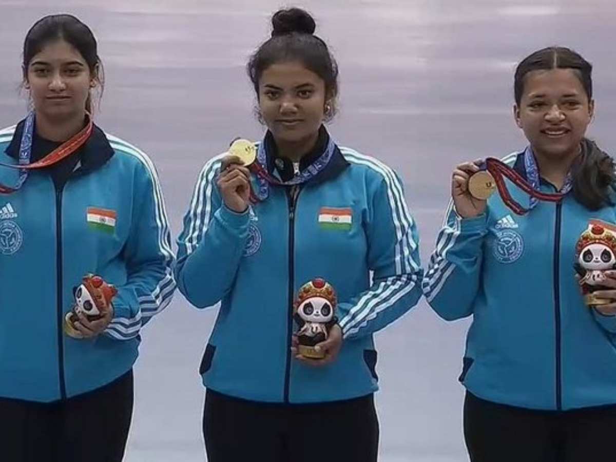 (From left) Ashi Chouksey, Manini Kaushik and Sift Kaur Samra after winning silver medal in the Women's 50m Rifle 3P Team event. (Via 