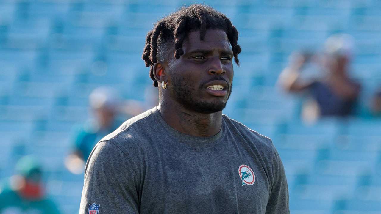 Dolphins WR Tyreek Hill claims he wants to be a p**nstar when he ...